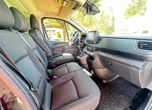 Fano Noleggi - Renault Trafic 9 posti