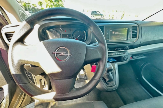 Fano Noleggi - Opel Zafira Life 9 posti