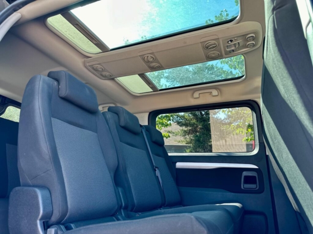 Fano Noleggi - Opel Zafira Life 9 posti