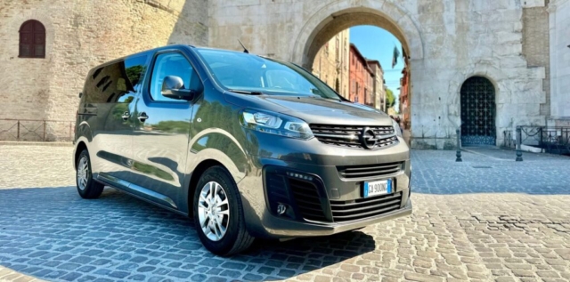Fano Noleggi - Opel Zafira Life 9 posti